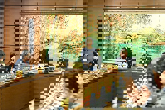 Quốc hội thảo luận ở Tổ về Dự án Luật Chuyển đổi số; Dự án Luật Công nghệ cao (sửa đổi); Dự án Luật sửa đổi, bổ sung một số điều của Luật Chuyển giao công nghệ.