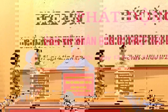 Cơ quan Đoàn đại biểu Quốc hội và HĐND thành phố Hà Nội quyên góp ủng hộ người dân khắc phục hậu quả bão, lũ