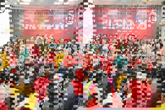 Chăm lo để mọi người dân đều có xuân