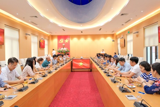 Văn phòng Đoàn ĐBQH và HĐND Thành phố: Chào cờ và sinh hoạt chính trị tháng 7/2025 