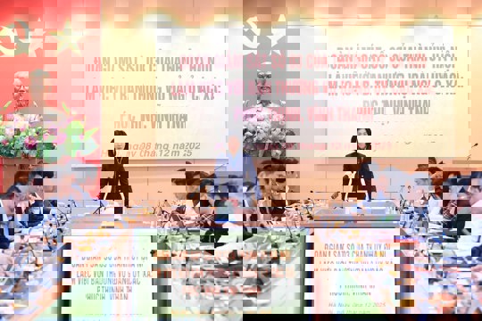 Chủ tịch HĐND thành phố Hà Nội Phùng Thị Hồng Hà làm việc với Đảng uỷ xã Phúc Thịnh, Vĩnh Thanh