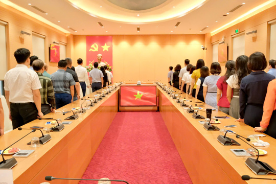 Văn phòng Đoàn ĐBQH và HĐND Thành phố: Chào cờ và sinh hoạt chính trị tháng 10/2025