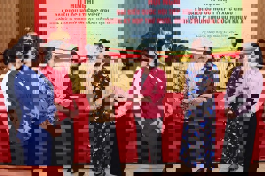 Trưởng đoàn ĐBQH Thành phố Bùi Thị Minh Hoài tiếp xúc cử tri Đơn vị bầu cử số 4 