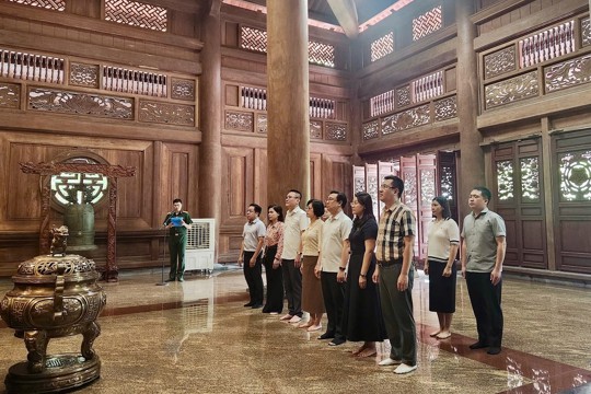 Chi bộ Ban Văn hóa - Xã hội và Chi bộ Ban Kinh tế - Ngân sách sinh hoạt chuyên đề tại Khu di tích K9 - Đá Chông