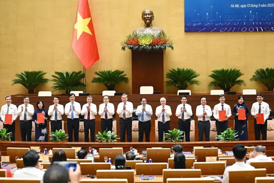 Hơn 10.000 đại biểu tham dự hội nghị “Bình dân học vụ số - Quốc hội số”