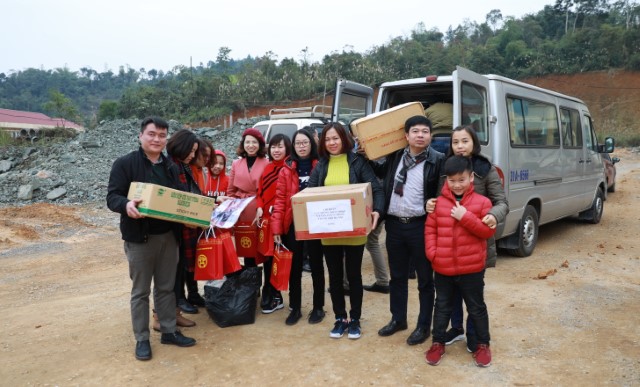Chi đoàn thanh niên hai cơ quan Văn phòng Đoàn ĐBQH và cơ quan Văn phòng HĐND Thành phố tổ chức chương trình thiện nguyện tại tỉnh Lào Cai