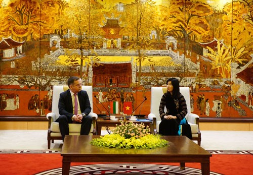 Phó chủ tịch HĐND Thành phố Phùng Thị Hồng Hà tiếp Đoàn đại biểu Thành phố Sofia (Bulgaria)