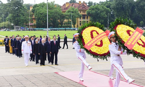 Lãnh đạo Đảng, Nhà nước và TP Hà Nội vào Lăng viếng Chủ tịch Hồ Chí Minh nhân kỷ niệm Quốc khánh 2-9