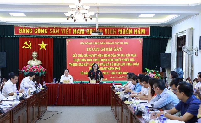 Chủ tịch HĐND Thành phố cùng Đoàn giám sát số 1 của HĐND Thành phố giám sát tại quận huyện Đông Anh