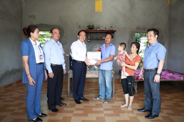 Phó Chủ tịch Thường trực HĐND Thành phố Nguyễn Ngọc Tuấn dự khánh thành nhà ở cho 2 hộ nghèo tại huyện Mỹ Đức