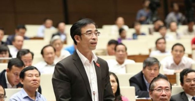 Đại biểu Quốc hội Nguyễn Quang Tuấn - TP Hà Nội đã chất vấn  Bộ Trưởng Bộ Văn hóa, Thể thao và Du lịch Nguyễn Ngọc Thiện 