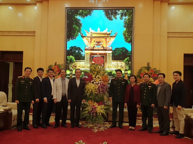 Thường trực HĐND Thành phố chúc mừng Bộ Tư lệnh Thủ đô nhân dịp 22/12