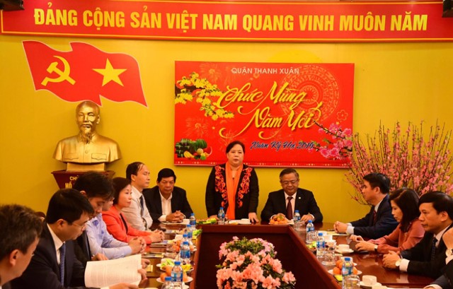 Chủ tịch HĐND TP Hà Nội Nguyễn Thị Bích Ngọc dự Tết trồng cây tại quận Thanh Xuân