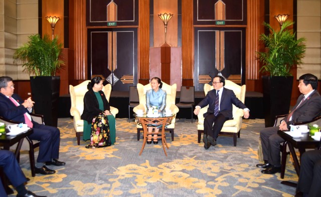 Trao đổi kinh nghiệm hoạt động với Đoàn Đại biểu Quốc hội Lào