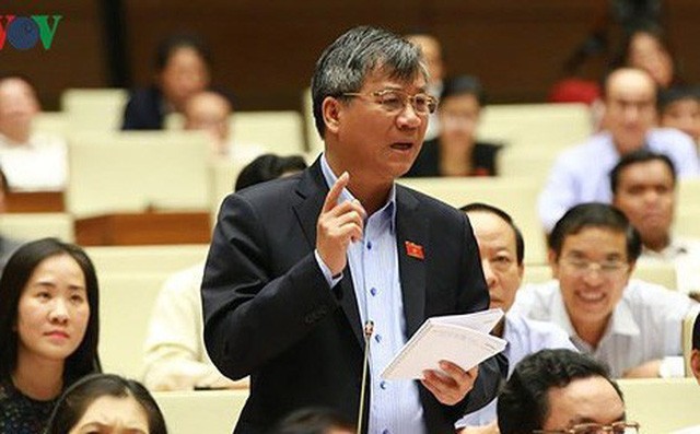 Đại biểu Nguyễn Anh Trí thảo luận tại hội trường về  dự án Luật Giáo dục (sửa đổi)