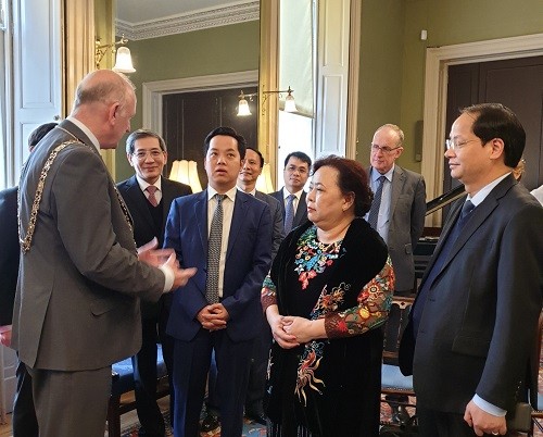 Chủ tịch HĐND TP Nguyễn Thị Bích Ngọc thăm, làm việc tại Cộng hòa Ireland và Scotland 