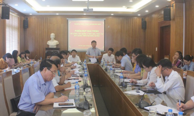 Thường trực HĐND huyện Sóc Sơn tổ chức phiên họp giải trình về công tác quản lý đất đai, trật tự xây dựng trên địa bàn huyện.