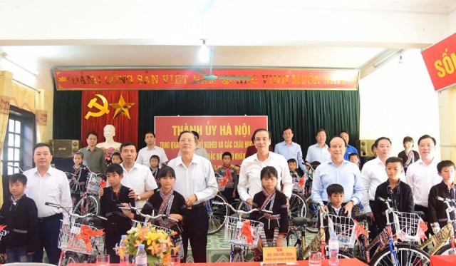 Phó Chủ tịch Thường trực HĐND TP cùng Đoàn công tác Hà Nội thăm và làm việc tại Lai Châu