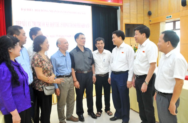 Chủ tịch UBND TP Nguyễn Đức Chung tiếp xúc cử tri quận Hoàn Kiếm