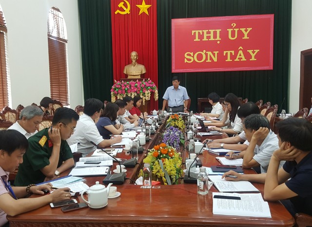 Phó Chủ tịch Phùng Thị Hồng Hà tham gia Đoàn công tác số 14 của Ban Thường vụ Thành ủy làm việc với Thị ủy Sơn Tây