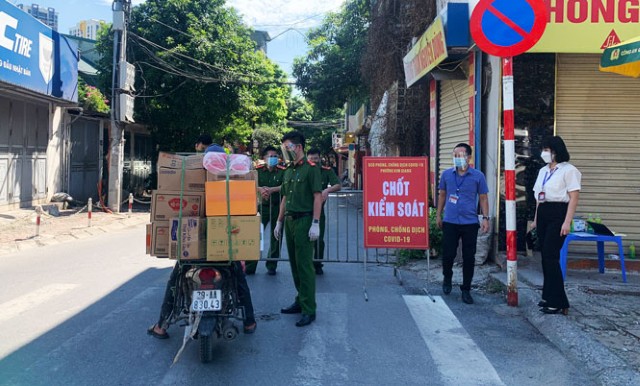 Công điện của Chủ tịch UBND TP Hà Nội: Thực hiện nghiêm giãn cách xã hội, giám sát chặt việc cấp giấy đi đường 