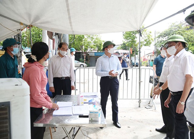 Kiểm tra, giám sát công tác phòng, chống dịch và việc triển khai các chính sách hỗ trợ đối tượng ảnh hưởng của đại dịch Covid-19 trên địa bàn huyện Phúc Thọ