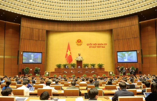 Đại biểu Quốc hội Đoàn Hà Nội thảo luận tại Hội trường về Kinh tế - Xã hội và Công tác phòng, chống dịch Covid-19.