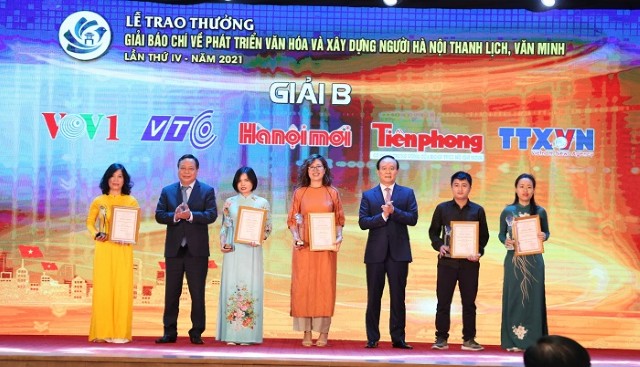Trao thưởng 2 Giải Báo chí về xây dựng Đảng và phát triển văn hóa Thủ đô
