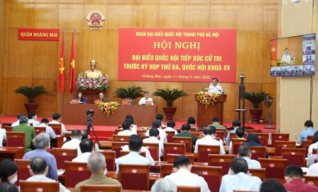 Bí thư Thành ủy, Trưởng đoàn ĐBQH Thành phố Đinh Tiến Dũng tiếp xúc cử tri quận Hoàng Mai, huyện Gia Lâm