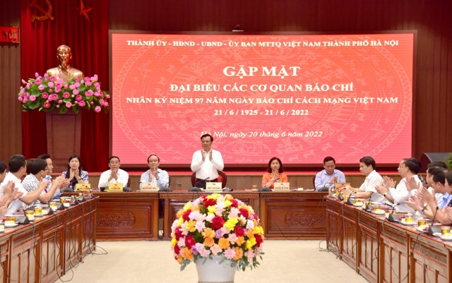 Gặp mặt đại biểu các cơ quan báo chí Trung ương và Hà Nội nhân kỷ niệm 97 năm Ngày Báo chí cách mạng Việt Nam