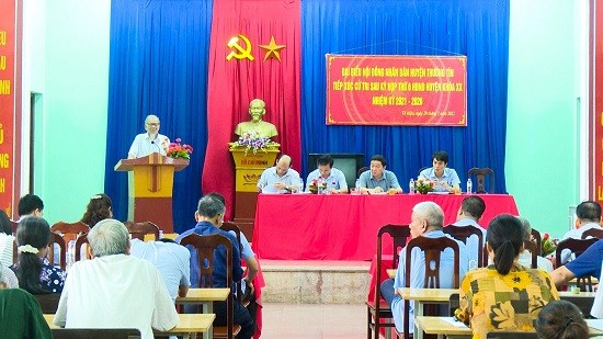 Đại biểu HĐND huyện Thường Tín tiếp cử tri sau kỳ họp thứ 6 HĐND huyện khóa XX