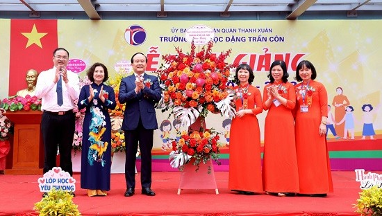 Chủ tịch HĐND thành phố Nguyễn Ngọc Tuấn dự lễ khai giảng tại Trường Tiểu học Đặng Trần Côn 