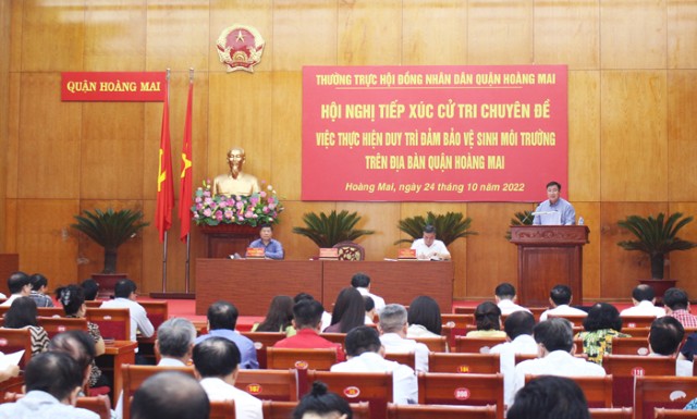 Thường trực HĐND quận Hoàng Mai tiếp xúc cử tri chuyên đề về công tác bảo đảm vệ sinh môi trường