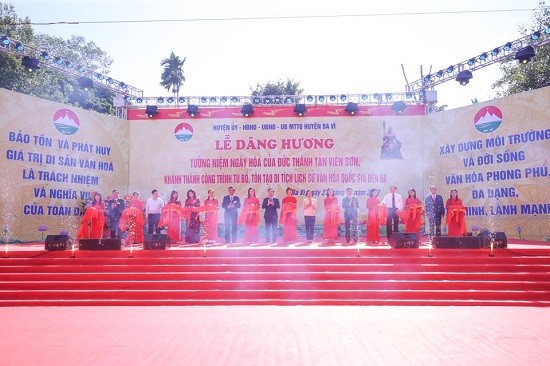 Dâng hương tưởng niệm Đức Thánh Tản Viên Sơn