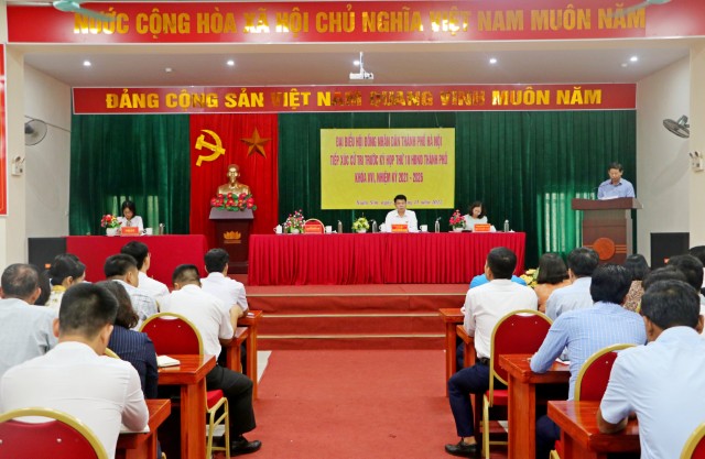 Đại biểu HĐND Thành phố Hà Nội tiếp xúc cử tri thị xã Sơn Tây