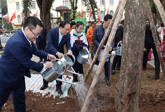 Chủ tịch HĐND thành phố Nguyễn Ngọc Tuấn dự Lễ phát động Tết trồng cây tại quận Hoàn Kiếm
