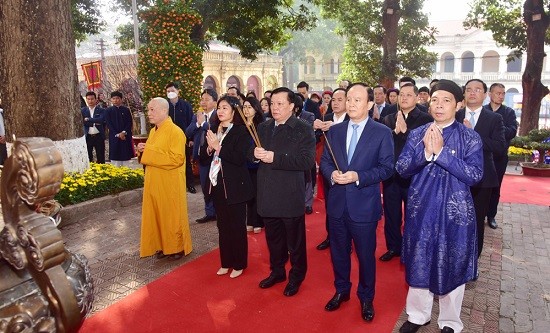 Lãnh đạo thành phố dâng hương khai xuân tại Hoàng thành Thăng Long
