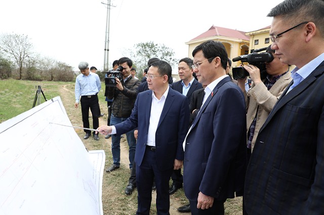 Thường trực HĐND Thành phố khảo sát tiến độ triển khai Dự án đầu tư xây dựng đường Vành đai 4 tại huyện Mê Linh