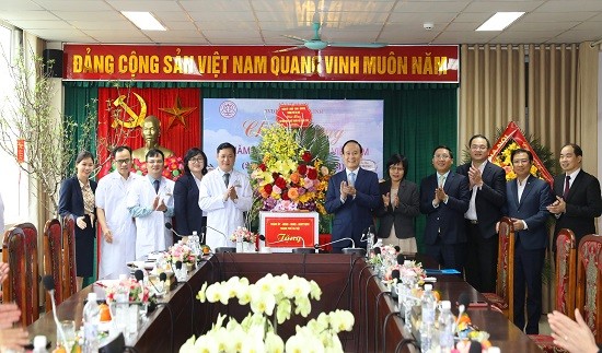 Chủ tịch HĐND Thành phố Nguyễn Ngọc Tuấn thăm, chúc mừng Bệnh viện Đa khoa Mê Linh 