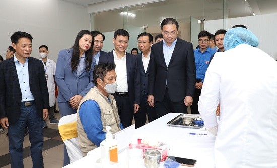 Phó Chủ tịch HĐND thành phố Phạm Quí Tiên dự chương trình khám, chăm sóc sức khỏe cho người dân quận Tây Hồ 