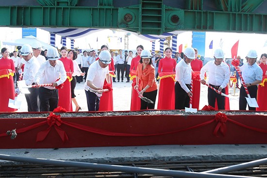 Hợp long cầu Vĩnh Tuy giai đoạn 2, thông xe trước ngày 2-9-2023