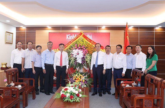 Chủ tịch HĐND Thành phố Nguyễn Ngọc Tuấn thăm, chúc mừng các cơ quan báo chí
