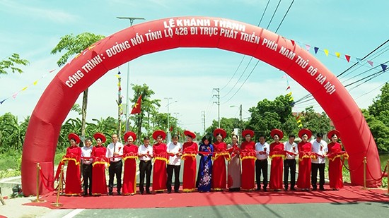Gắn biển công trình kỷ niệm 69 năm Ngày giải phóng huyện và chiến thắng Khu Cháy 