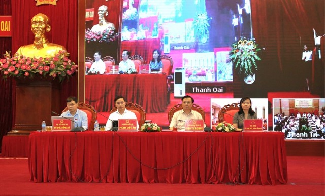 Bí thư Thành ủy, Trưởng đoàn đại biểu Quốc hội thành phố Đinh Tiến Dũng tiếp xúc cử tri