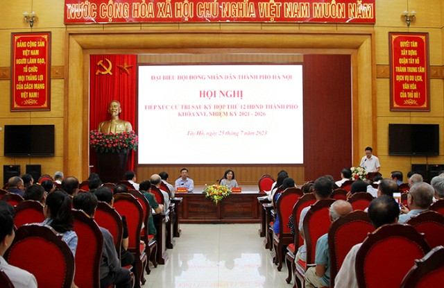 Đại biểu HĐND thành phố Hà Nội tiếp xúc cử tri quận Tây Hồ 