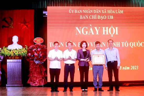 Phó Chủ tịch Thường trực HĐND Thành phố Phùng Thị Hồng Hà dự Ngày toàn dân bảo vệ an ninh Tổ quốc tại huyện Ứng Hòa