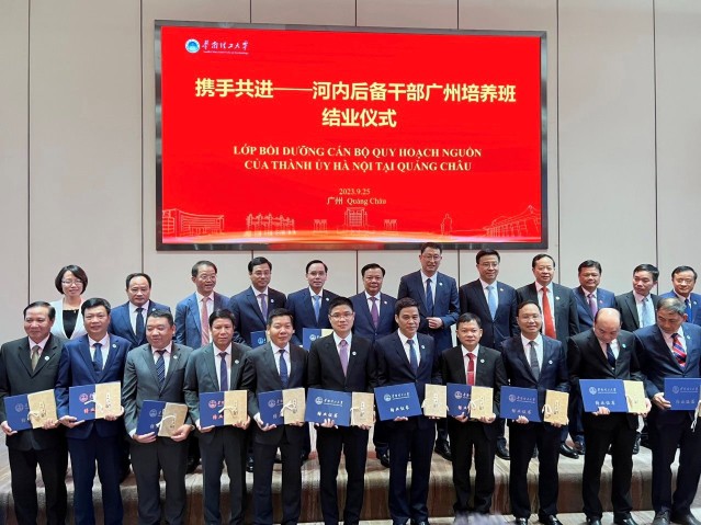 Bí thư Thành ủy Đinh Tiến Dũng dự lễ bế giảng lớp bồi dưỡng cán bộ nguồn tại Quảng Đông (Trung Quốc) 