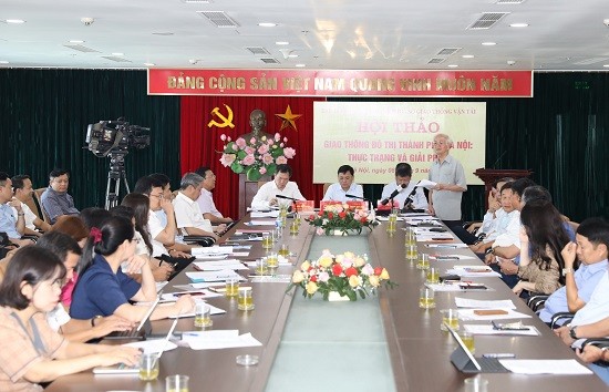 Bàn giải pháp đột phá trong phát triển giao thông đô thị Hà Nội  