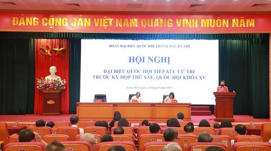 Đại biểu Quốc hội thành phố Hà Nội tiếp xúc cử tri quận Long Biên