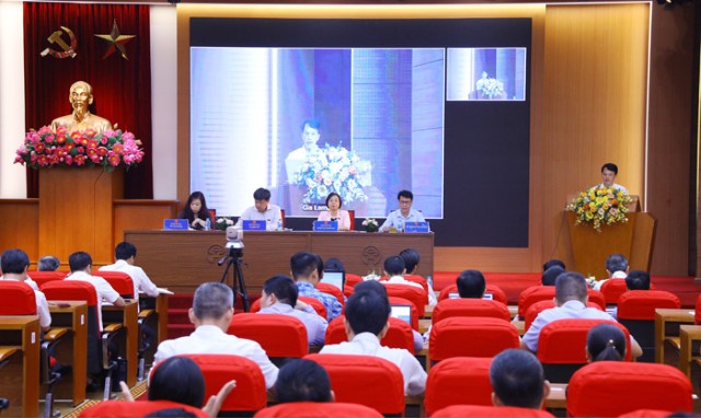 Đại biểu Quốc hội thành phố Hà Nội tiếp xúc cử tri quận Hoàng Mai, huyện Gia Lâm